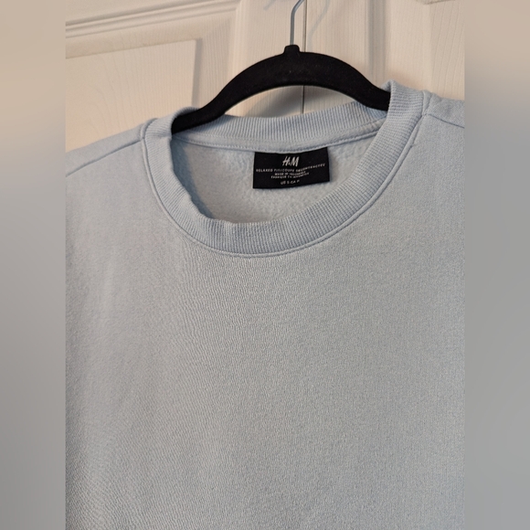 3/$20! H&M Mens Basic Crewneck Sweatshirt - Light Blue - Picture 4 of 14